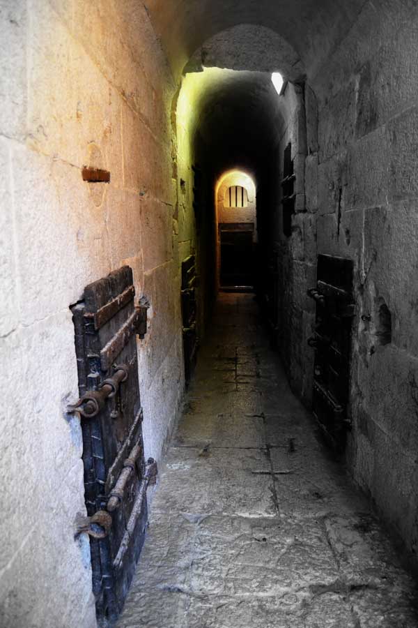 Venedik gezilecek yerler Doçlar Sarayı zindan koridoru - Venice Palazzo Ducale prison corridor