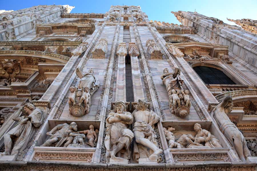 Milano katedrali ön cephesi ve heykelleri - Duomo catheadral of Milan facade sculptures and details