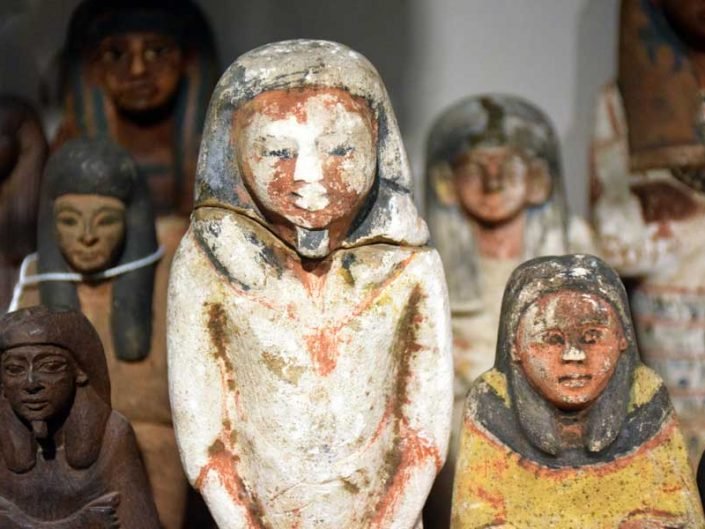 Torino Mısır müzesi çeşitli antik Mısır heykelcikleri - Turin Egyptian Museum various ancient Egyptian figurines