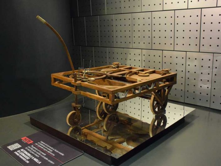 Torino Otomobil Müzesi 1478 yılında tasarlanan araba - Turin Automobile Museum Car designed in 1478 (Museo Nazionale dell'Automobile)