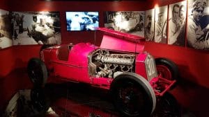 Araba Müzesi fotoğrafları (Torino Otomobil Müzesi) 1930 model F1 Alfa Rome P2 - Turin Automobile Museum 2009 Ferrari 458 Italia (Museo Nazionale dell'Automobile)