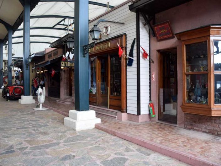 İstanbul Rahmi Koç Müzesi tarihi sokak canlandırması - İstanbul Rahmi M. Koc Museum historical street and shops
