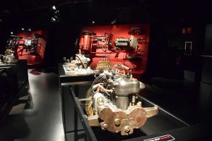 İtalya Torino Otomobil Müzesi motorlar sergi salonları - Italy Turin Automobile motor exhibition halls (Museo Nazionale dell'Automobile)