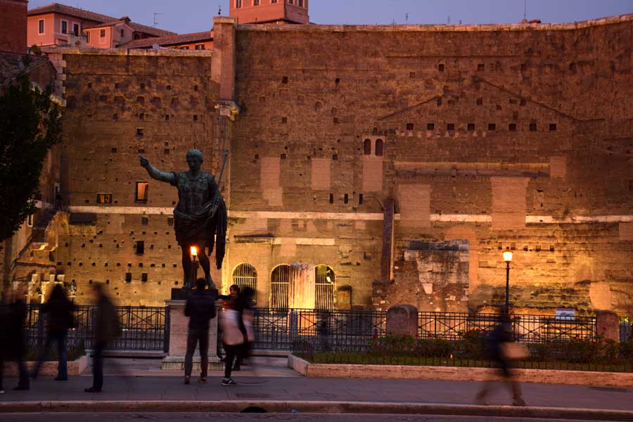 Roma İmparatorluk Forumları ve Augustus heykeli - Roman Imperial Forums and Augustus statue