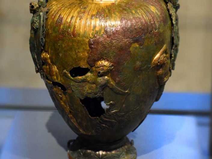 Troya müzesi Parion kazılarında bulunan antik bronz amfora - Troy museum antique bronze amphora found in Parion excavations