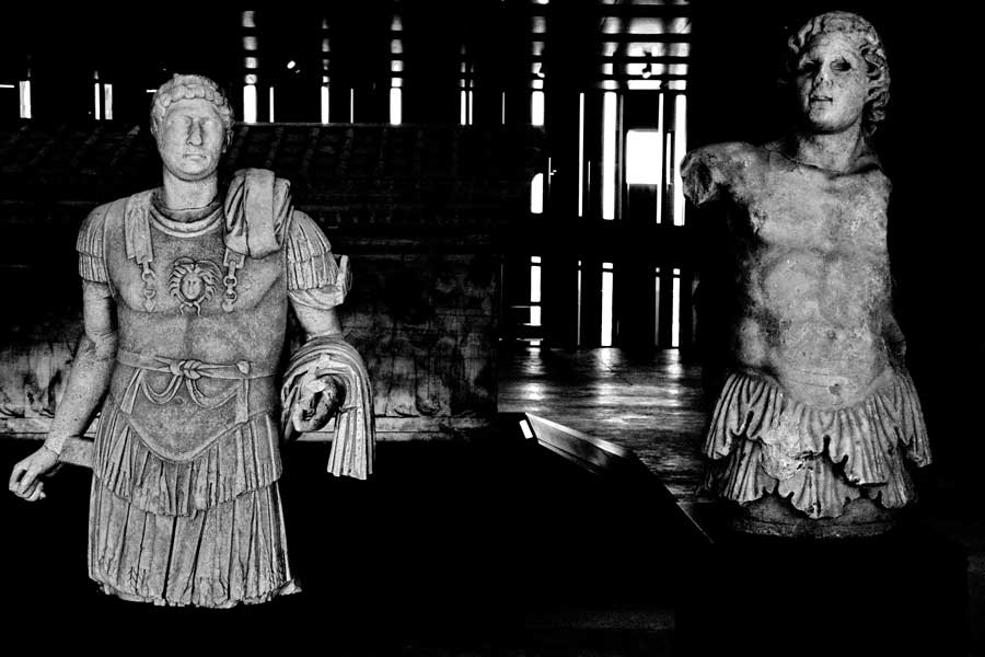 Troya müzesi imparator Hadrian ve Kentauros Triton heykeli - Troy museum emperor Hadrianus and Kentauros Triton statue