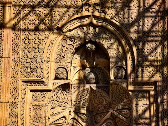 Divriği Ulu Cami Batı kapısı veya Tekstil kapısı bezeme detaları - Divriği Great Mosque West Gate or Textile Gate decoration details