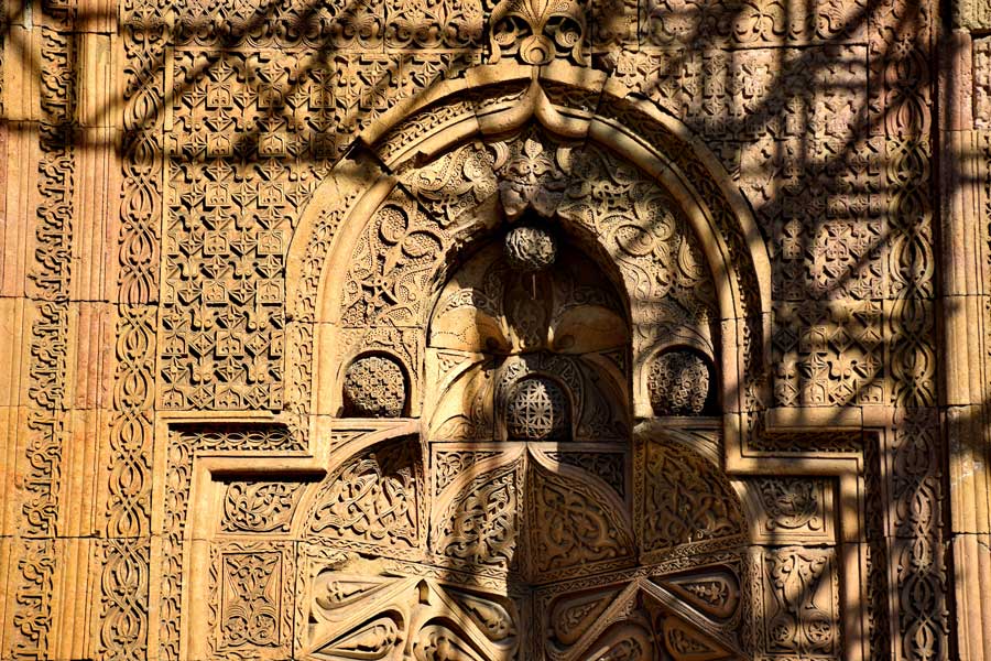 Divriği Ulu Cami Batı kapısı veya Tekstil kapısı bezeme detaları - Divriği Great Mosque West Gate or Textile Gate decoration details