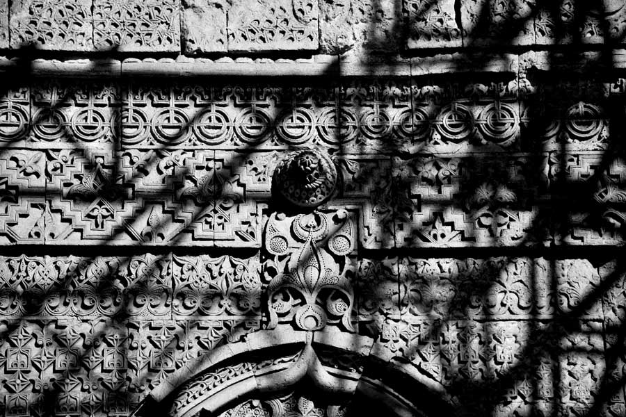Divriği Ulu Cami Batı kapısı veya Tekstil kapısı üzerindeki çeşitli bezemeler - Divriği Great Mosque West Gate or Textile Gate, various embellishments on the textile gate