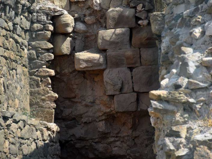 Harput kalesi orijinal kesme taşları - Harput fortress original masonry stones
