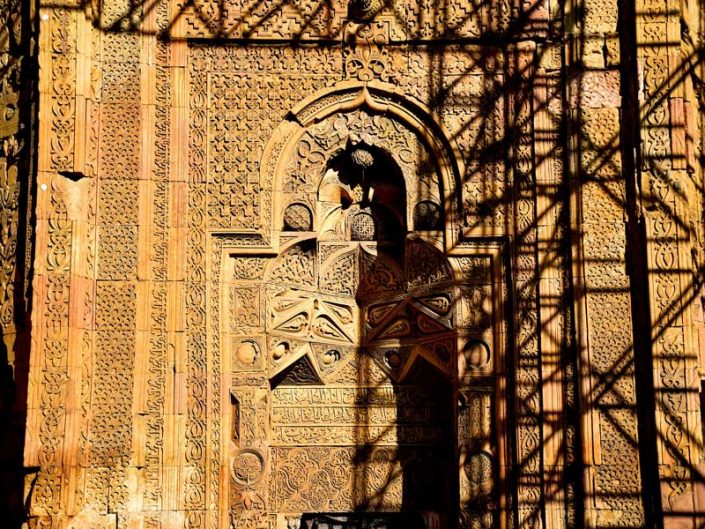 Sivas Divriği Ulu Cami Batı kapısı veya Tekstil kapısı - Divriği Great Mosque West Gate or Textile Gate