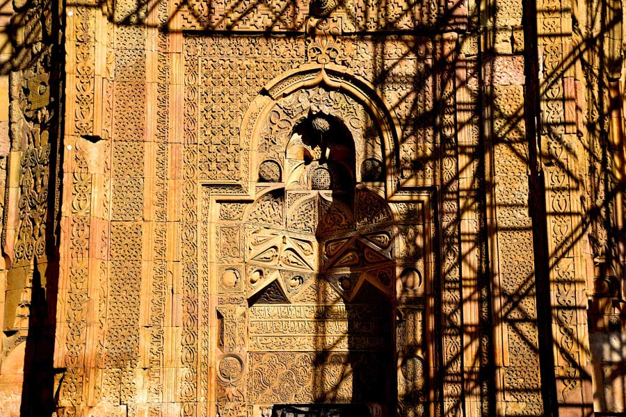 Sivas Divriği Ulu Cami Batı kapısı veya Tekstil kapısı - Divriği Great Mosque West Gate or Textile Gate
