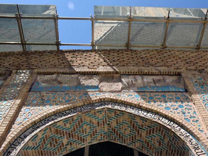 Eski Malatya Ulu Cami iç avlu taş süslemeleri ve yeni saçak - Old Malatya Great Mosque inner courtyard stone adornments and the new roofing