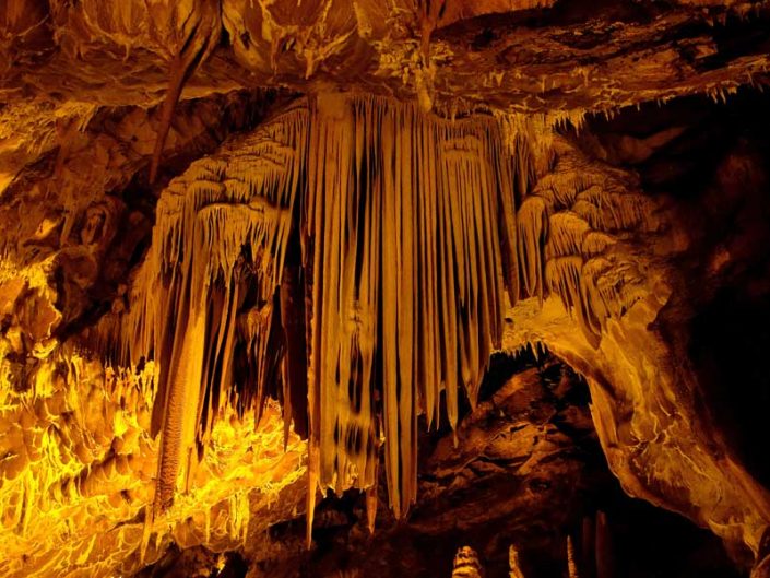 Ballıca mağarası dev kireç taşı sarkıtları - Ballica cave giant limestone stalactites