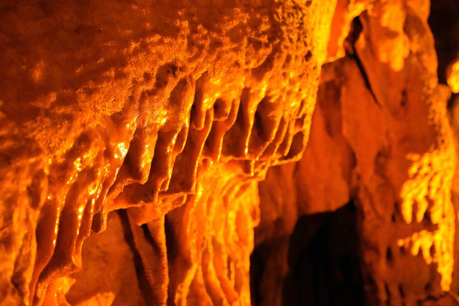 Ballıca mağarası veya Tokat İndere mağarası kireç taşı oluşumu - Limestone formation in Ballıca Cave