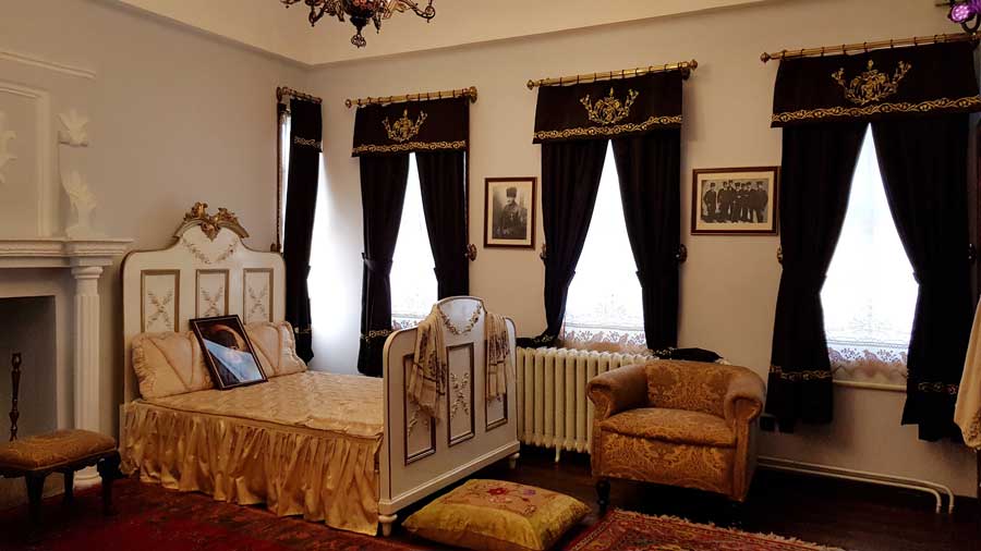 Uşak Atatürk ve Etnografya müzesi Atatürk'ün yatak odası - Atatürk and Uşak Ethnography Museum Atatürk's bedroom
