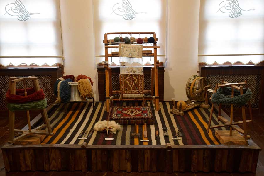 Uşak fotoğrafları Uşak Halı Kilim Müzesi halı yapımı canlandırması - Carpet making animation