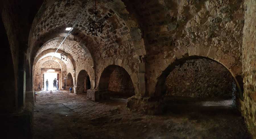 Uşak gezilecek ve tarihi yerler İnay kervansarayı içi - interior of the Inay caravanserai