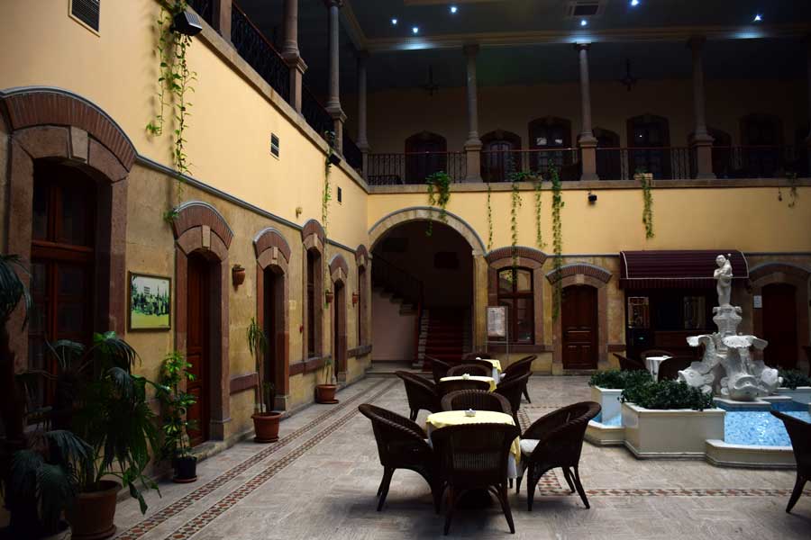 Uşak gezilecek yerler tarihi Dülgeroğlu han - Places to visit in Uşak, historical Dülgeroğlu Inn