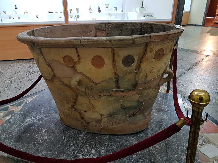 Konya Arkeoloji Müzesi Asur Ticaret Kolonileri Çağı banyo kabı MÖ 1950 - Konya Archaeological Museum Assyrian Colony Period bath tub B.C. 1950