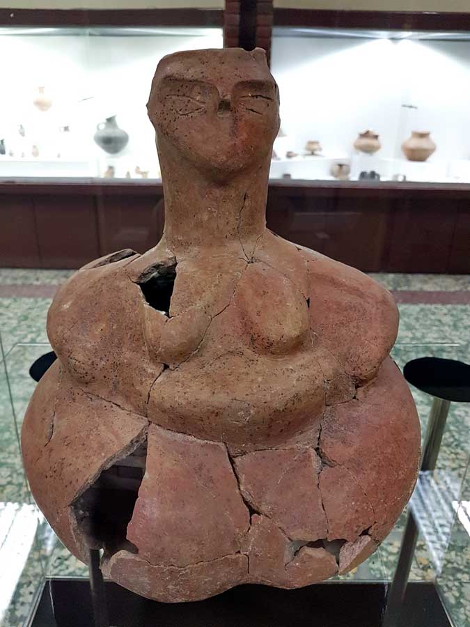 Konya Arkeoloji Müzesi insan biçimli kap (Antropomorf) MÖ 6000 - Konya Archeology Museum Anthropomorph pot B.C. 6000