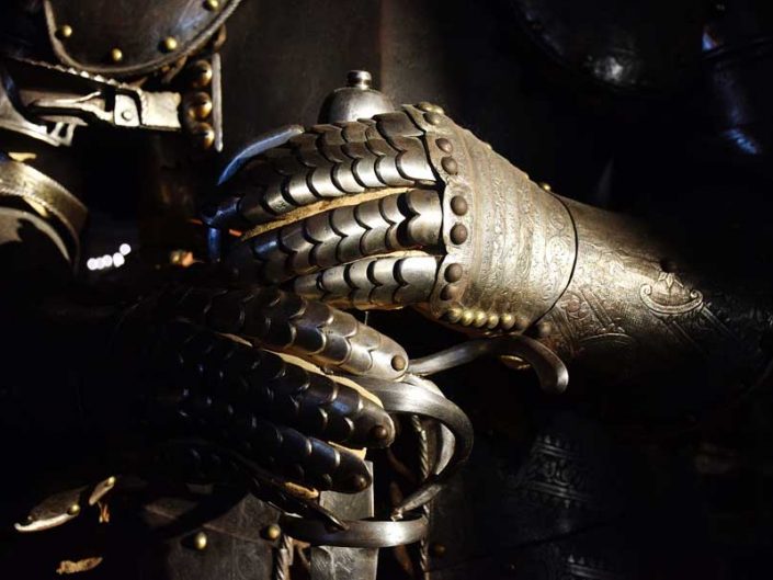 Torino Kraliyet Müzeleri Kraliyet Cephaneliği müzesi zırhlı şövalye detayı - Turin Royal Museums Royal Armory museum armored knight detail photos