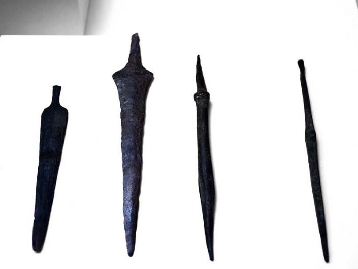 Sivas Arkeoloji Müzesi Hitit Dönemi hançerler - Sivas Archaeology Museum Hittite Period daggers