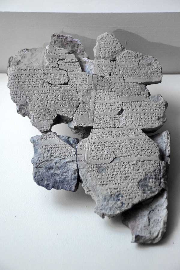Sivas Arkeoloji Müzesi Hitit Çivi yazılı tablet M.Ö. 1400 - Sivas Archaeology Museum Hittite Period cuneiform tablet 1400 B.C