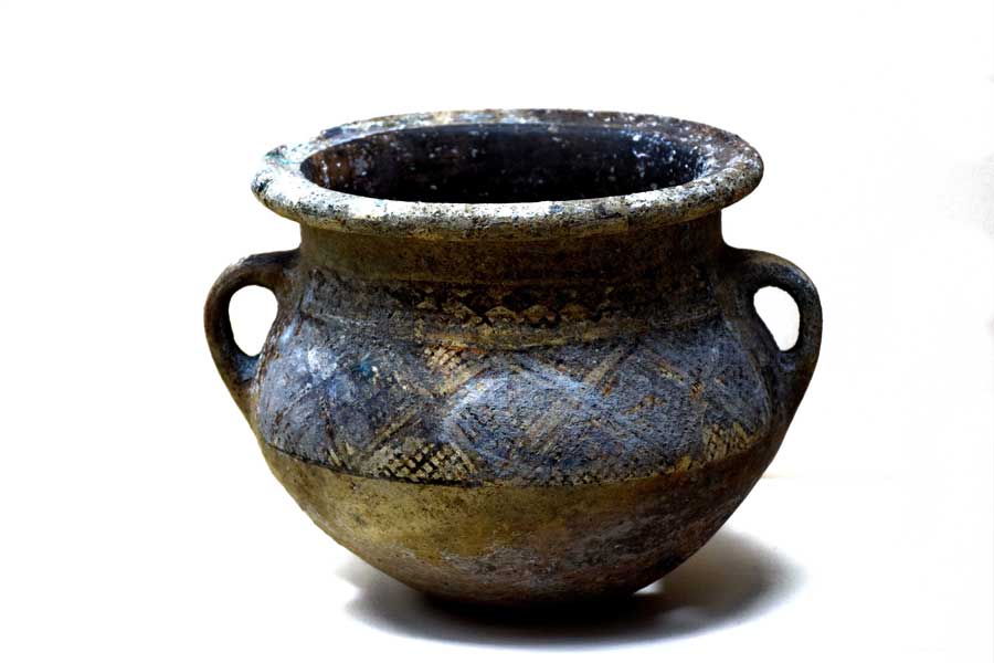 Sivas Arkeoloji Müzesi Orta Demir Çağı eserleri M.Ö. 900-600 - Middle Iron Age historical artifact 900-600 B.C