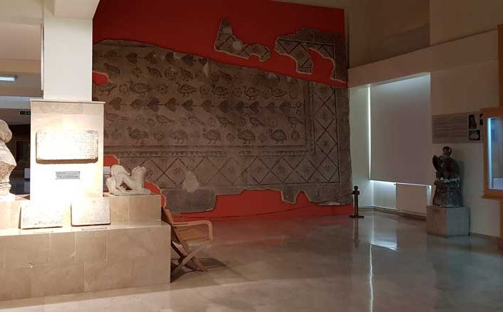 Sivas Arkeoloji Müzesi Osman Bey büstü ve Gürün Tepecik Mozaiği - Sivas Archaeology Museum bust of Osmanbey and mozaic of Gurun-Tepecik