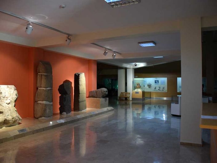 Sivas Arkeoloji Müzesi sergi salonları - Sivas Archaeology Museum exhibition halls