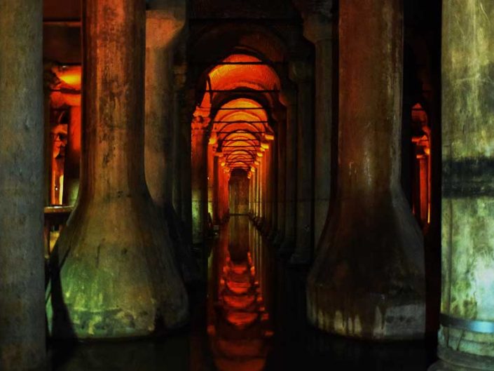 Yerebatan Sarnıcı güçlendirme amacıyla beton giydirme yapılmış sütunlar - Yerebatan (Basilica) Cistern columns with the concrete coating