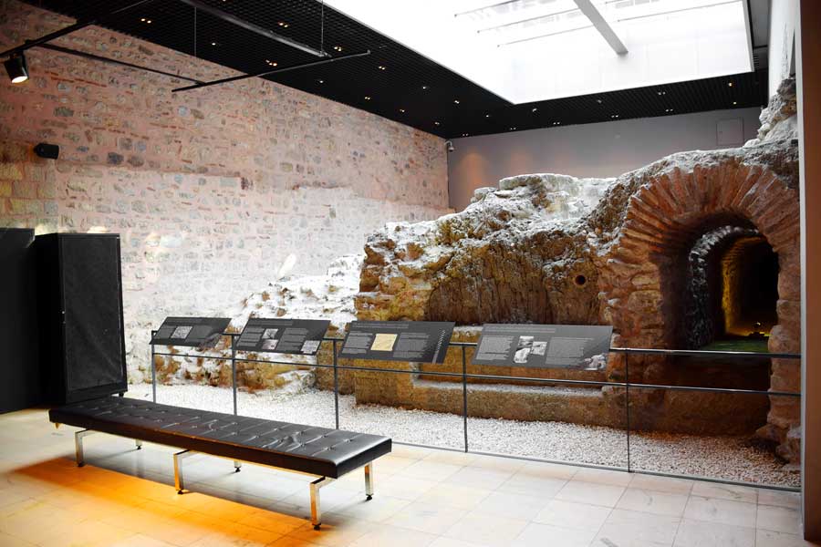 Bizans dönemi hipodrom kalıntıları Türk ve İslam Eserleri Müzesi altı - The Byzantine Hippodrome Ruins Museum of Turkish and Islamic Art