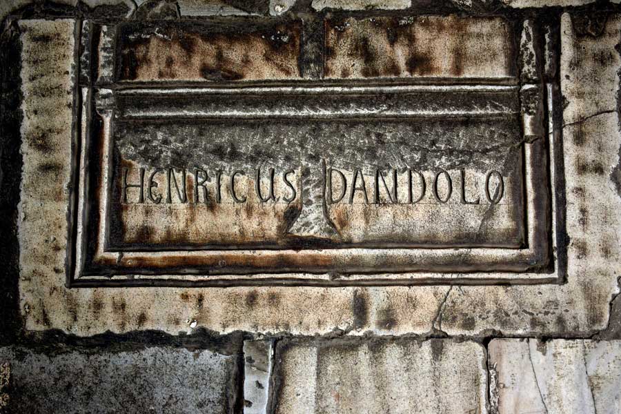 Ayasofya fotoğrafları Henricus 'Enrico' Dandolo mezar taşı - Henricus 'Enrico' Dandolo gravestone, Hagia Sophia photos
