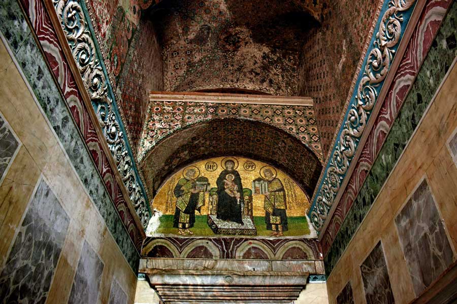 Ayasofya mozaikleri Vestibül Mozaiği veya Sunu mozaiği Ayasofya fotoğrafları Vestibül Mozaiği veya Sunu mozaiği - Hagia Sophia Vestibule mosaic or Offering Mosaic
