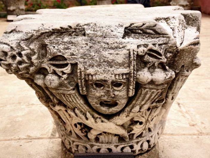 Ayasofya kazısında bulunan sütun başı -Excavation finds in Hagia Sophia