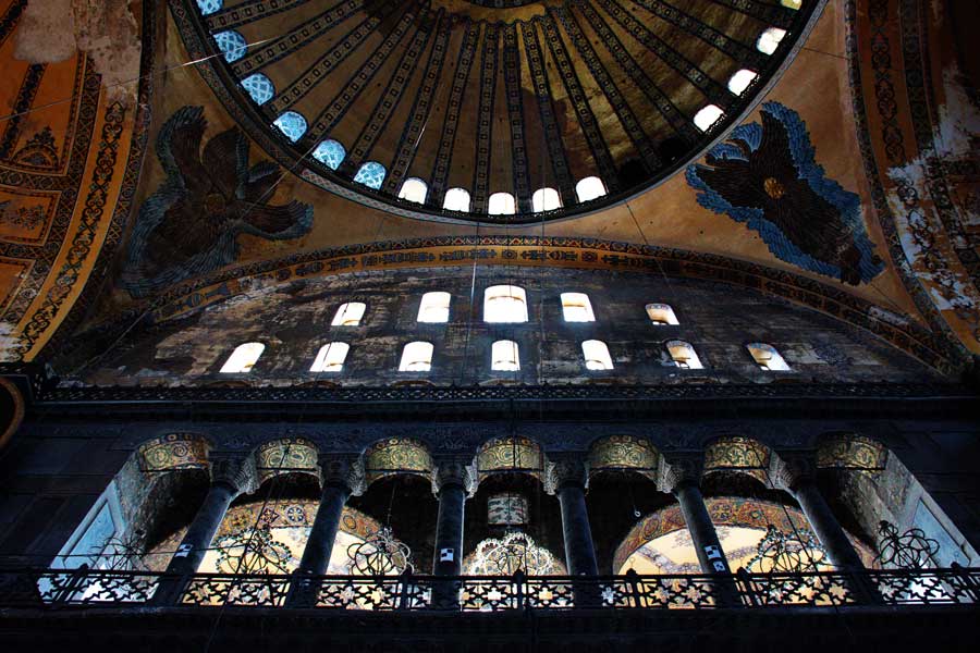 Ayasofya mozaikleri Serafim Meleği mozaikleri ve üst kat galerisi - mosaics of Seraphim Angel and top gallery of Hagia Sophia