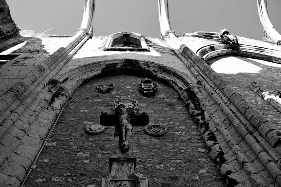 Carmo Rahibe Manastırı fotoğrafları duvar kabartmaları - reliefs of the Carmo Convent Lisbon Convento do Carmo photos