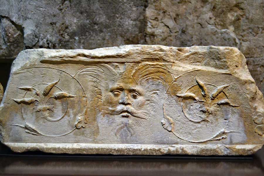 Lizbon Carmo Rahibe Manastırı kabartmaları - reliefs of Carmo Convent (Convento do Carmo) Lisbon