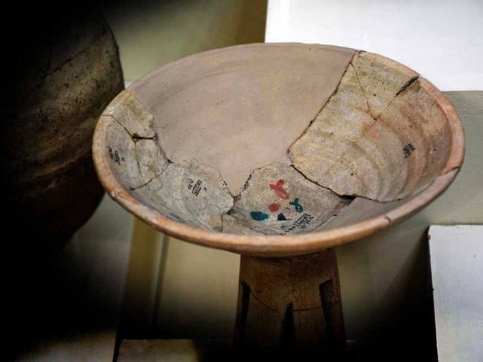 Malatya müzesi fotoğrafları Arslantepe buluntuları pişmiş toprak kap - Arslantepe mound finds terracotta pot