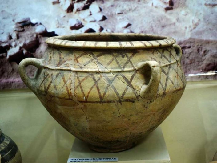 Malatya müzesi görselleri Arslantepe höyüğü buluntuları Hitit çömleği - Arslantepe mound Hittite pot