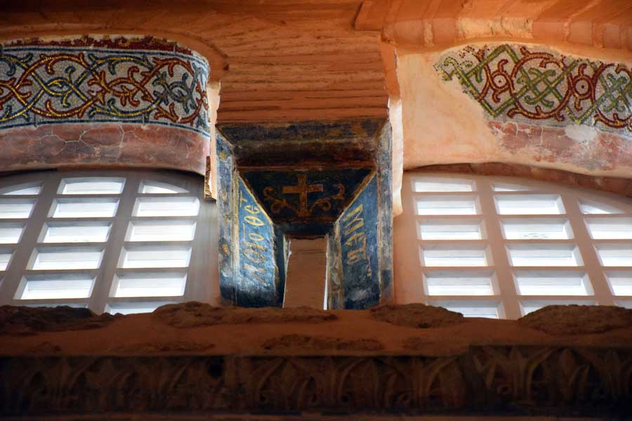 Kariye Müzesi Naos üst pencereler başlık kalemişi ve mozaik detayları - The Chora Museum details of frescos and mosaics at the nave upper windows