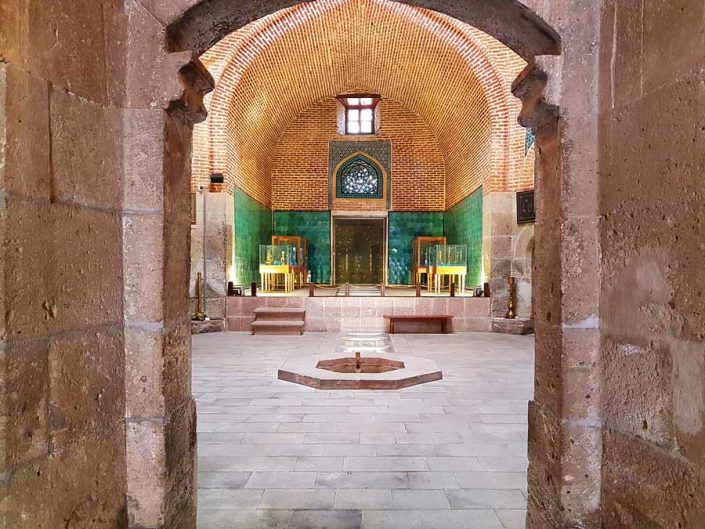 Konya Sahip Ata Müzesi girişten ana mekana bakış - Sahip Ata Museum photos, view of the main venue from the entrance