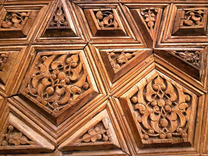 Konya gezilecek yerler Sahip Ata Camii kapı kanadı 13.yy - Places to visit in Konya Sahip Ata Museum Sahip Ata Mosque's wooden door