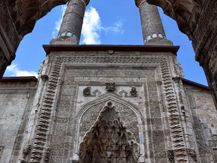 Şifaiye Medrese'sinden Çifte Minareli Medrese bezemeleri - From Sifaiye Madrasah to Cifte Minareli Madrasah