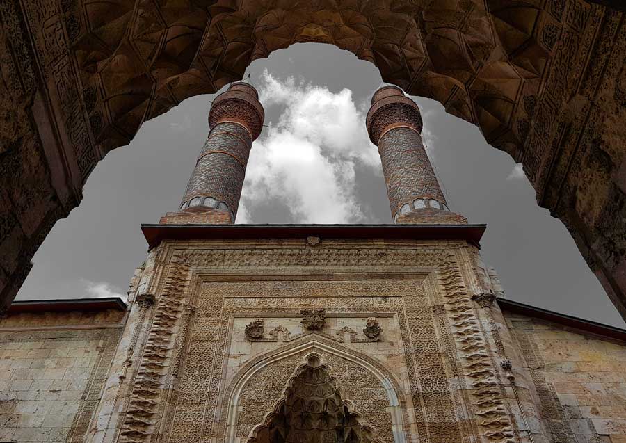 Çifte Minareli Medrese Fotoğrafları - Twin Minaret Madrasa Images