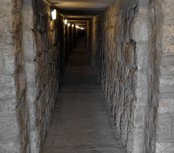 Midas tümülüsü Kral Midas mezarına giriş tüneli - Yassihoyuk Midas tumulus entrance tunnel to the King Midas tomb