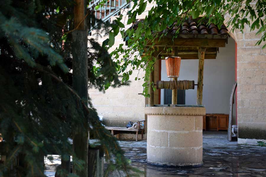 Bakibey Konağı hayat içinde kuyu - Traditional Turkish architecture Bakibey mansion photos well at courtyard