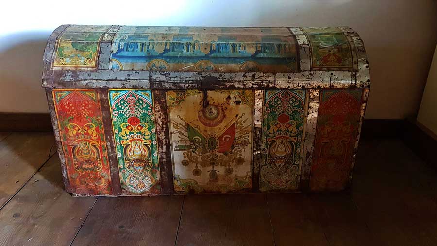 Bakibey Konağı kalemişi işlemeli sandık detayı - Bakibey mansion hand drawn decorated chest detail