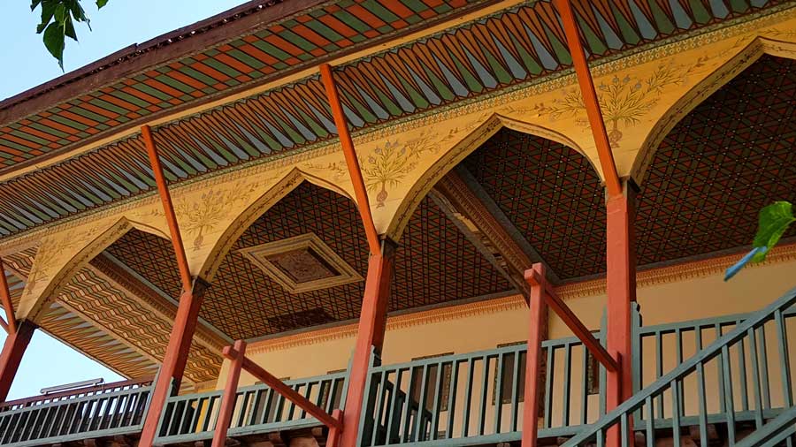 Burdur Bakibey Konağı Türk evi mimarisi açık sofa cephesi ve saçak detayı - Bakibey mansion Turkish house open-sofa facade and eaves detail